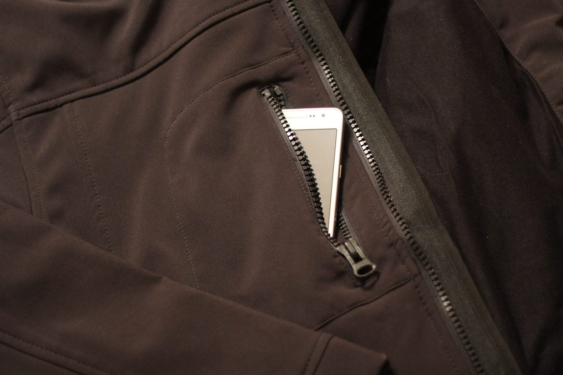 Refigiwear-softshell-jacket
