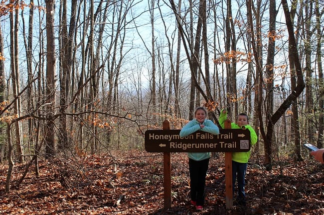 honeymoon-falls-trail