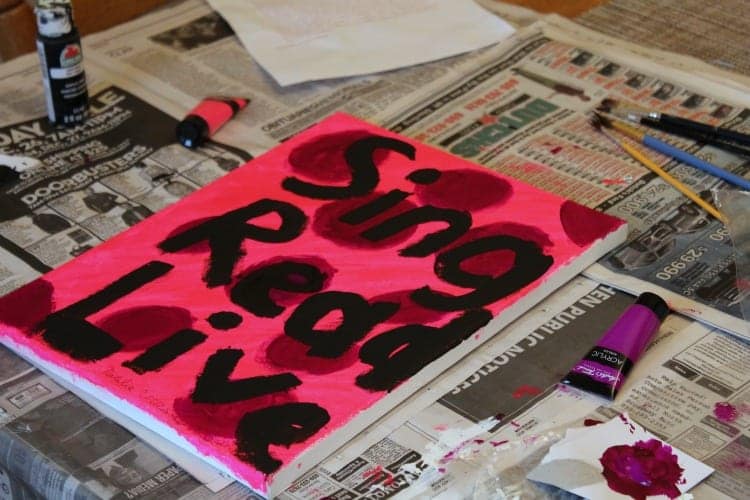 painting sing read live