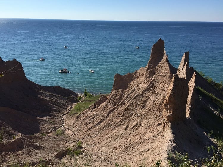 Chimney Bluffs State Park